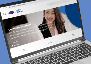 Foto do notebook com o site do saber virtual