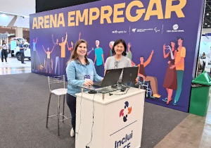 Foto do estande do Inclui CIEE na arena Empregar