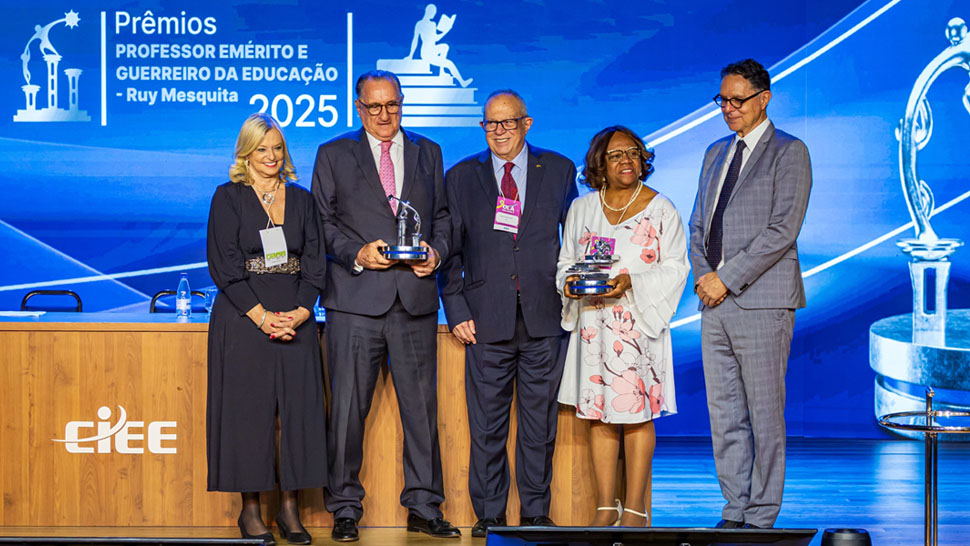 Eunice Prudente e Antonio Palma são homenageados durante o Dia dos Professores no CIEE.